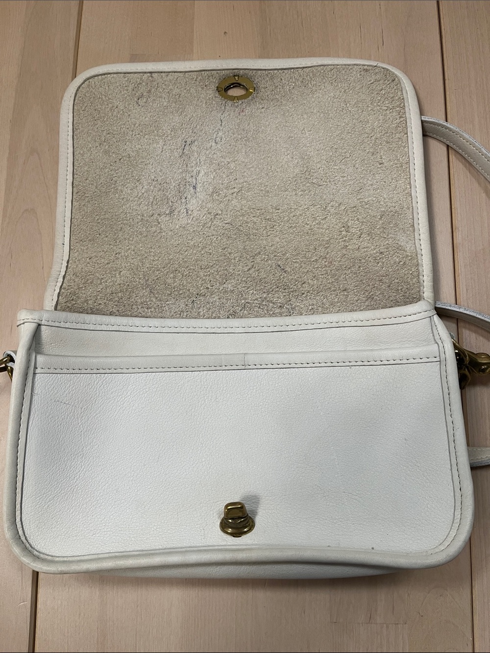 Vintage Cream Ivory Leather Coach Purse Bag with Brass Hardware No. 0952-325 - Picture 13 of 16